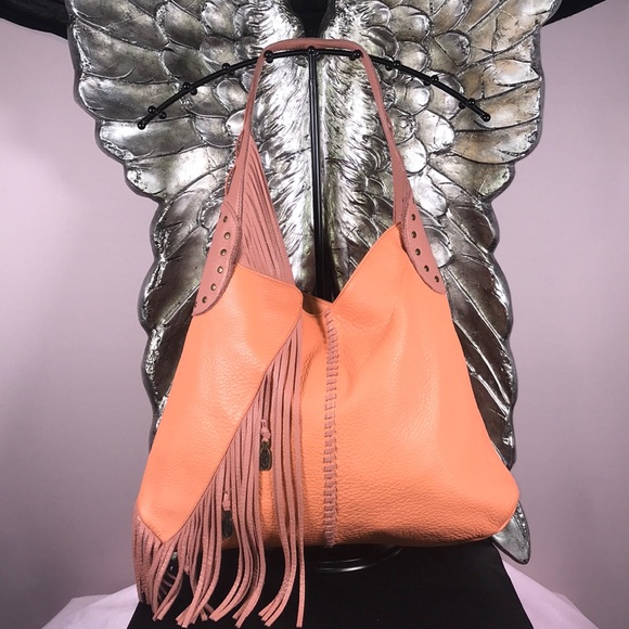 🎁 Camila Alves Muxo Shoulder Bag 😍 - Picture 2 of 8